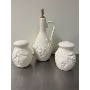 VTG Tabletops Gallery Vinegar Jar & Drizzle Spout & Ceramic Salt, Pepper Shaker